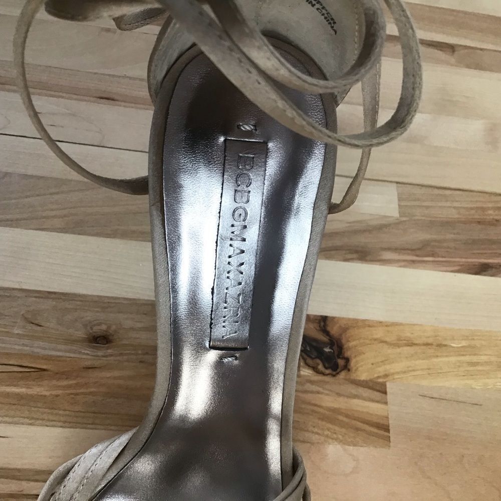 BCBGMAXAZRIA Nude satin heeled sandals incrusred jewels crystal size 6.5 leather - Picture 9 of 16